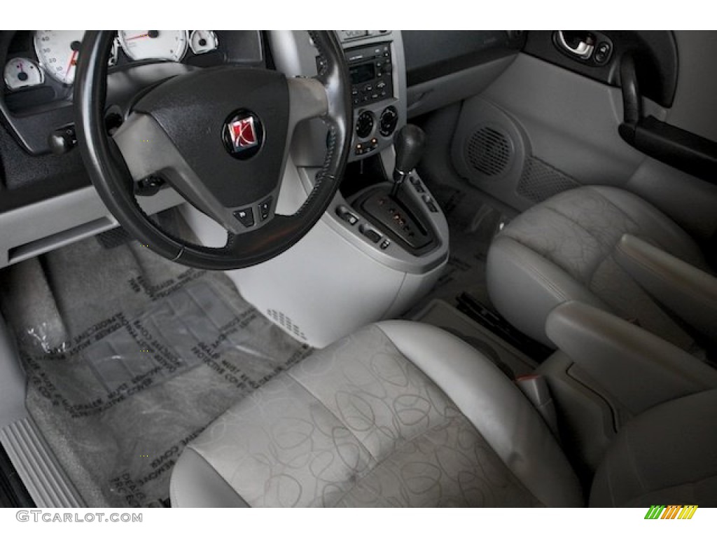 Gray Interior 2004 Saturn VUE V6 Photo #91466068