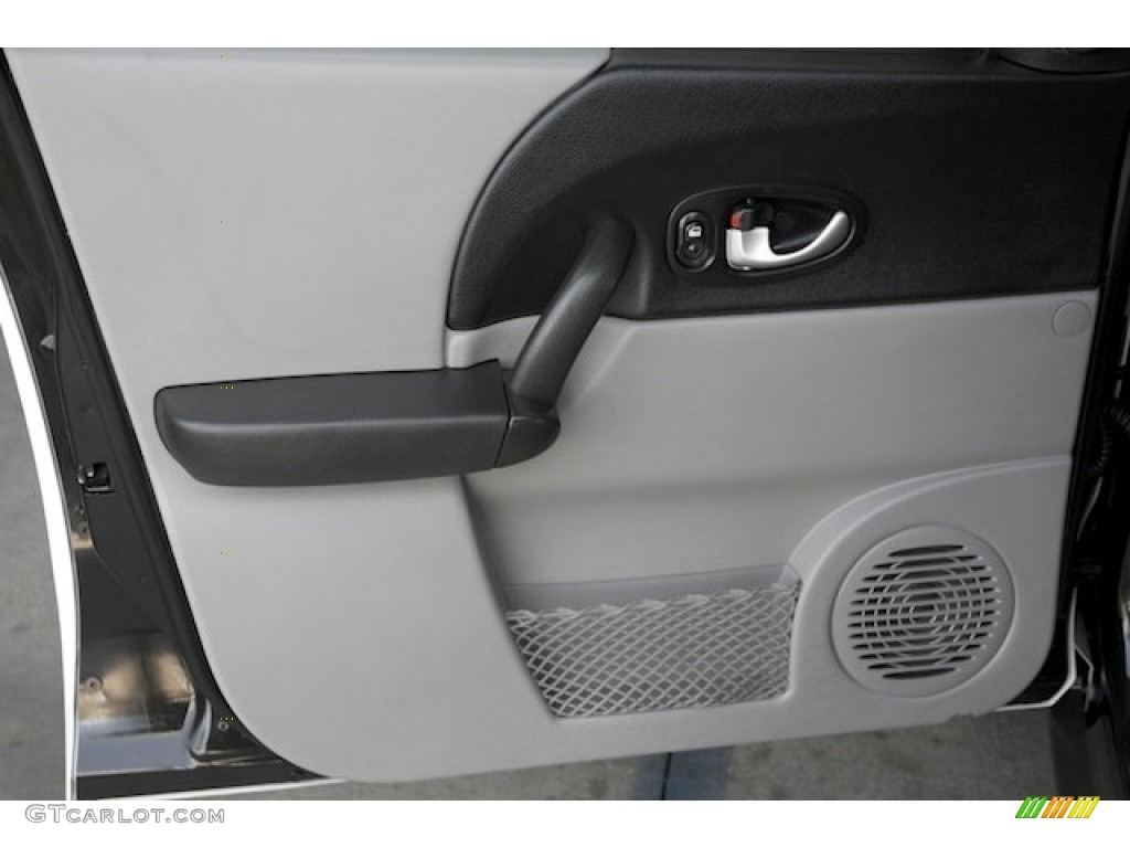 2004 VUE V6 - Polar White / Gray photo #24