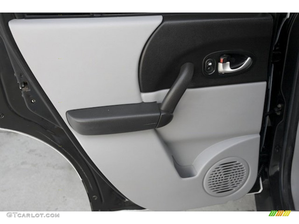 2004 VUE V6 - Polar White / Gray photo #25