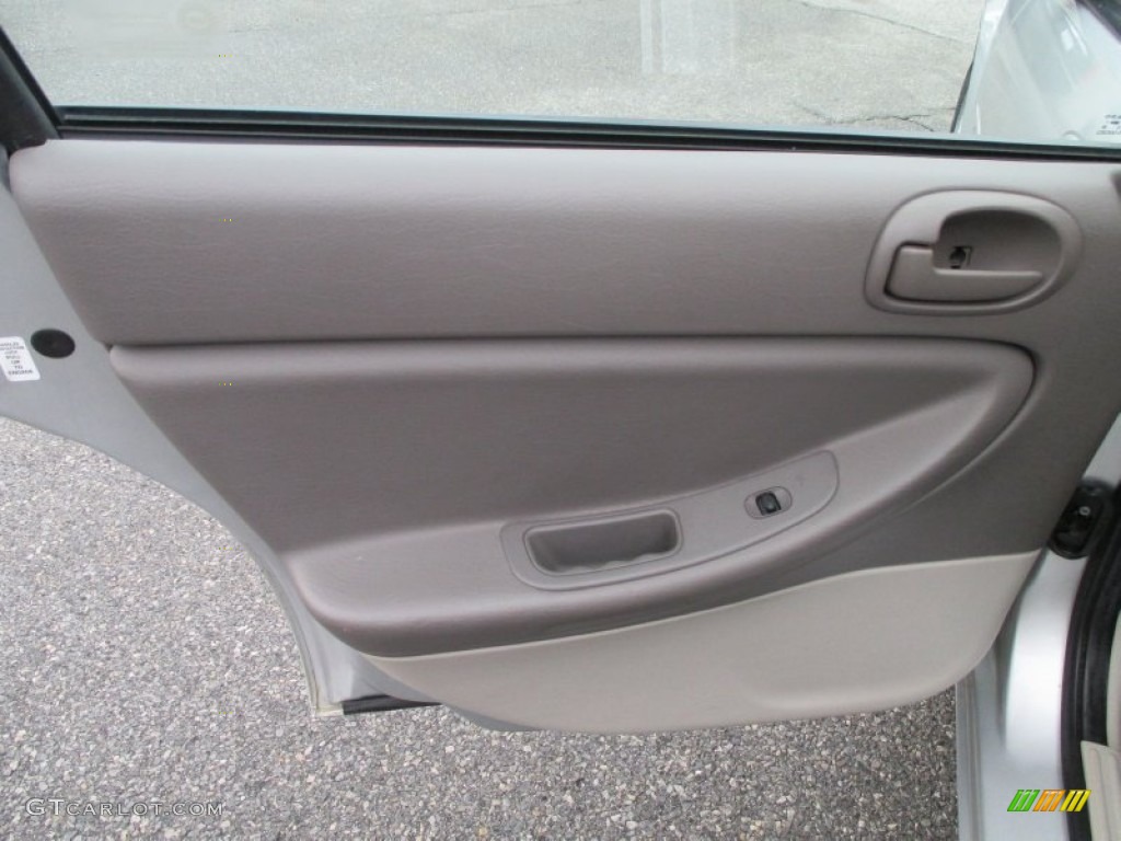 2005 Stratus SXT Sedan - Bright Silver Metallic / Dark Slate Gray photo #25