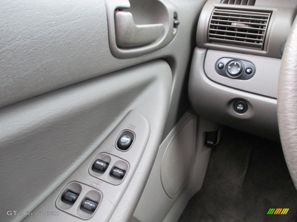 2005 Stratus SXT Sedan - Bright Silver Metallic / Dark Slate Gray photo #28