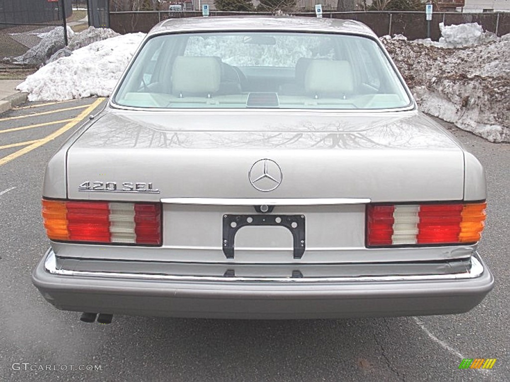 1990 Mercedes-Benz 420 SEL Sedan Marks and Logos Photo #91469854