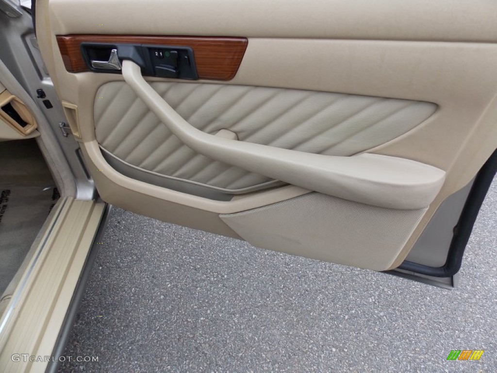 1990 Mercedes-Benz 420 SEL Sedan Parchment Door Panel Photo #91470316