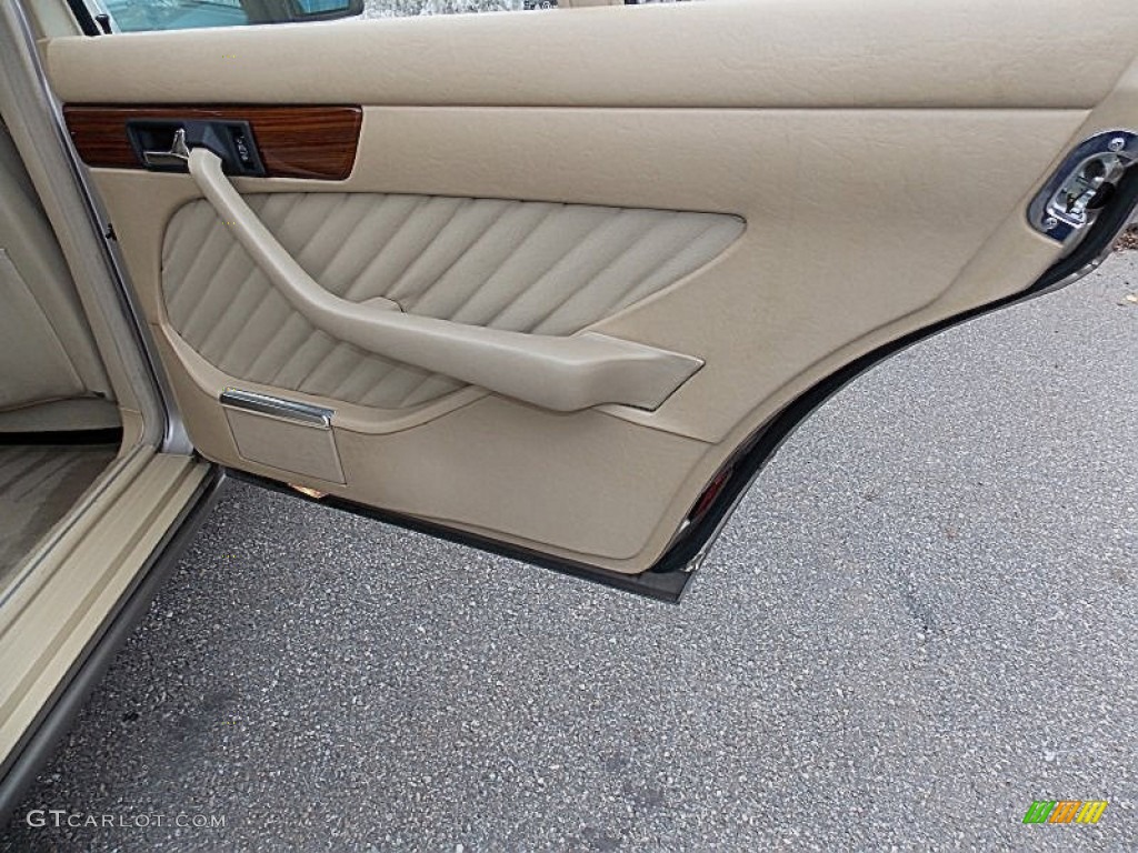 1990 Mercedes-Benz 420 SEL Sedan Parchment Door Panel Photo #91470376