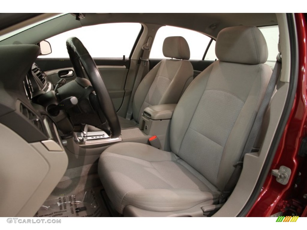 2009 Aura XE - Red Jewel Tintcoat / Gray photo #5