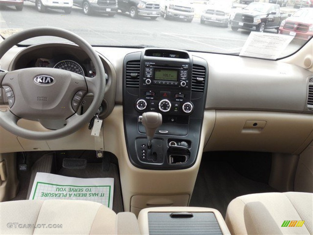 2014 Sedona LX - Silverstone Beige / Beige photo #17