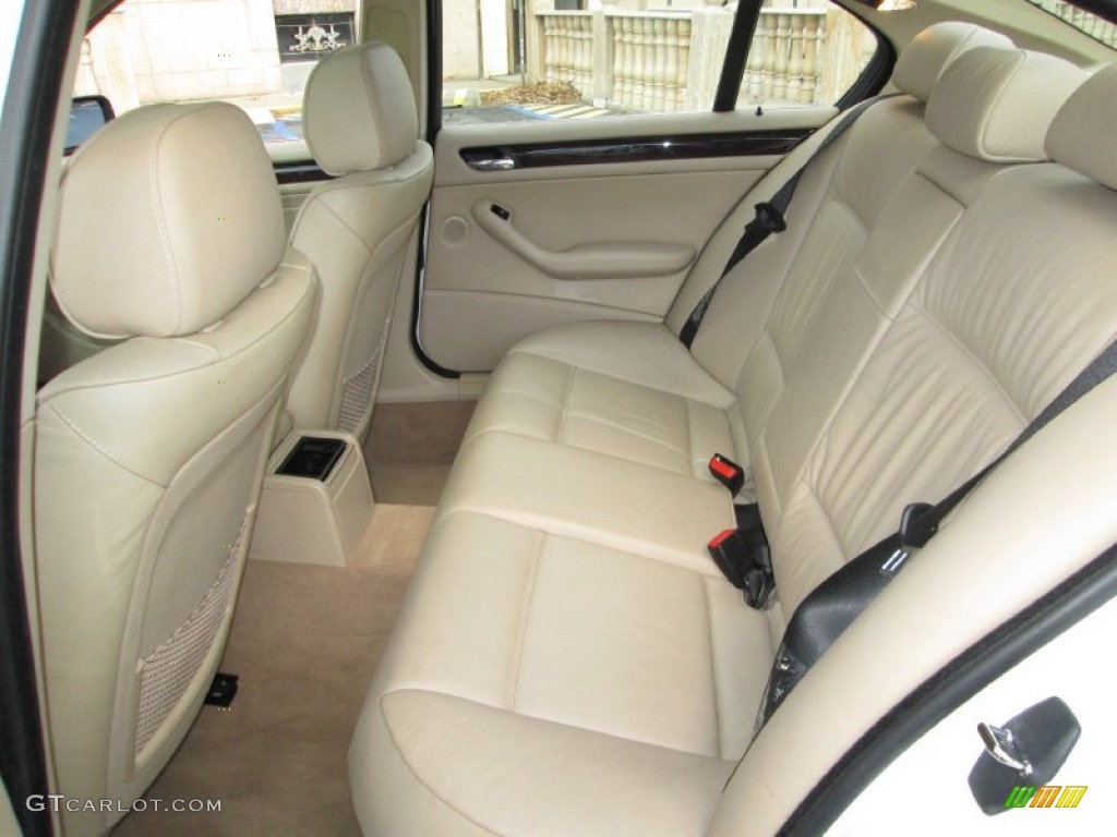 2003 3 Series 330xi Sedan - Alpine White / Sand photo #16