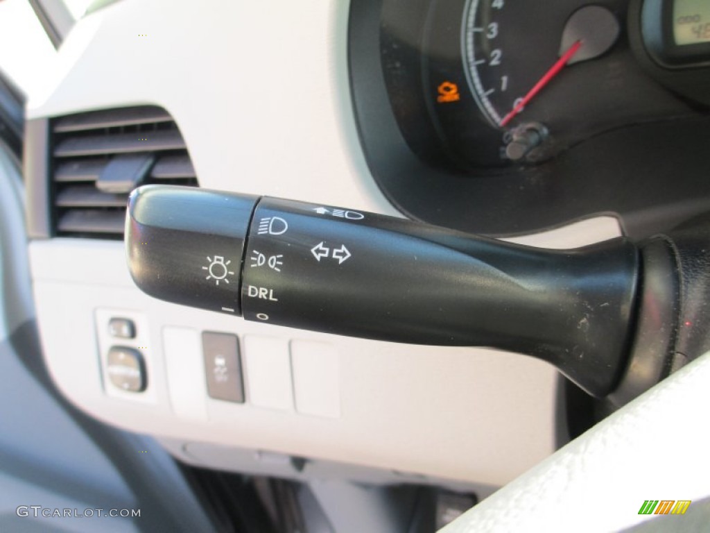 2011 Sienna V6 - Predawn Gray Mica / Light Gray photo #15