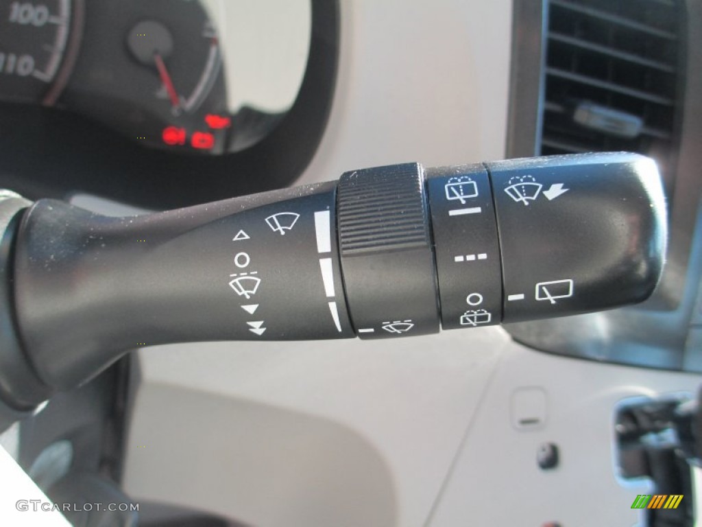 2011 Sienna V6 - Predawn Gray Mica / Light Gray photo #16