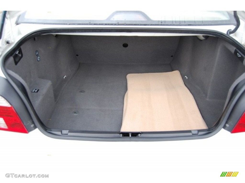 2003 BMW 5 Series 525i Sedan Trunk Photos