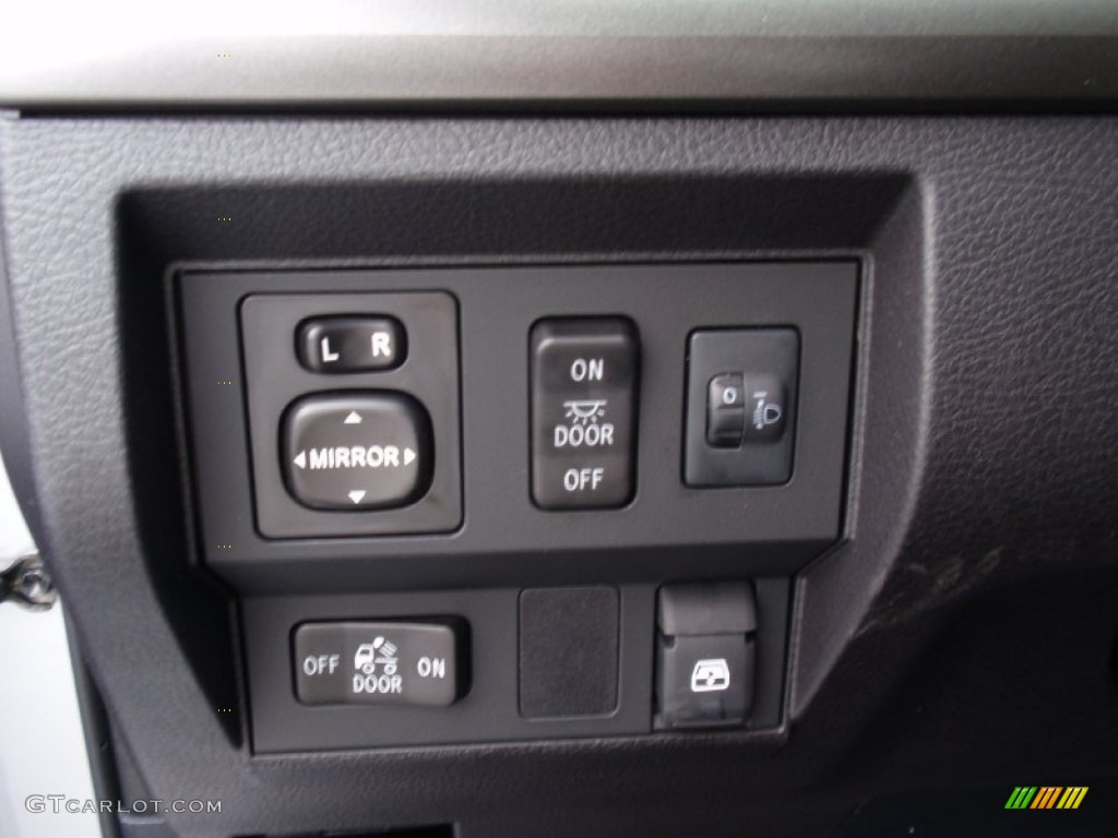 2014 Toyota Tundra TSS CrewMax Controls Photos