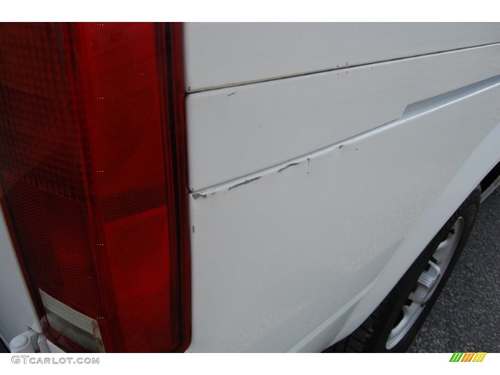 2005 Astro Cargo Van - Summit White / Medium Gray photo #11