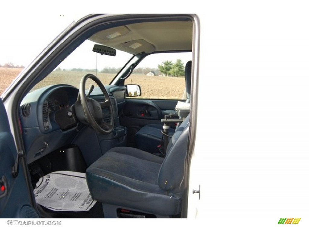 2005 Astro Cargo Van - Summit White / Medium Gray photo #13