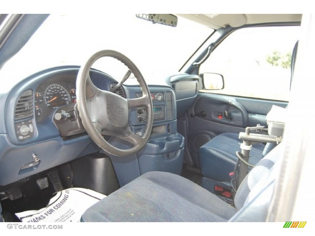 2005 Astro Cargo Van - Summit White / Medium Gray photo #17