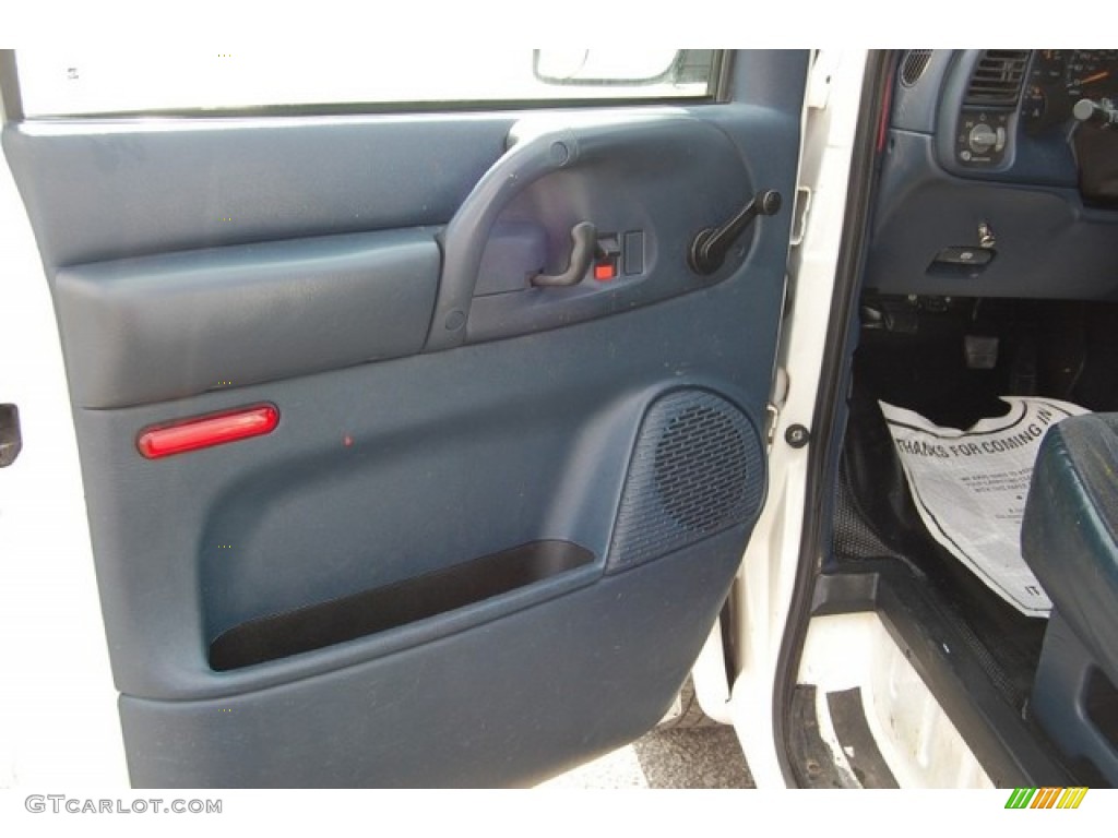 2005 Astro Cargo Van - Summit White / Medium Gray photo #22