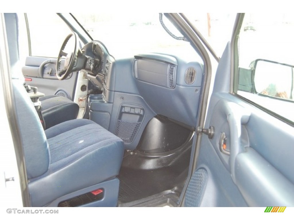 2005 Astro Cargo Van - Summit White / Medium Gray photo #32