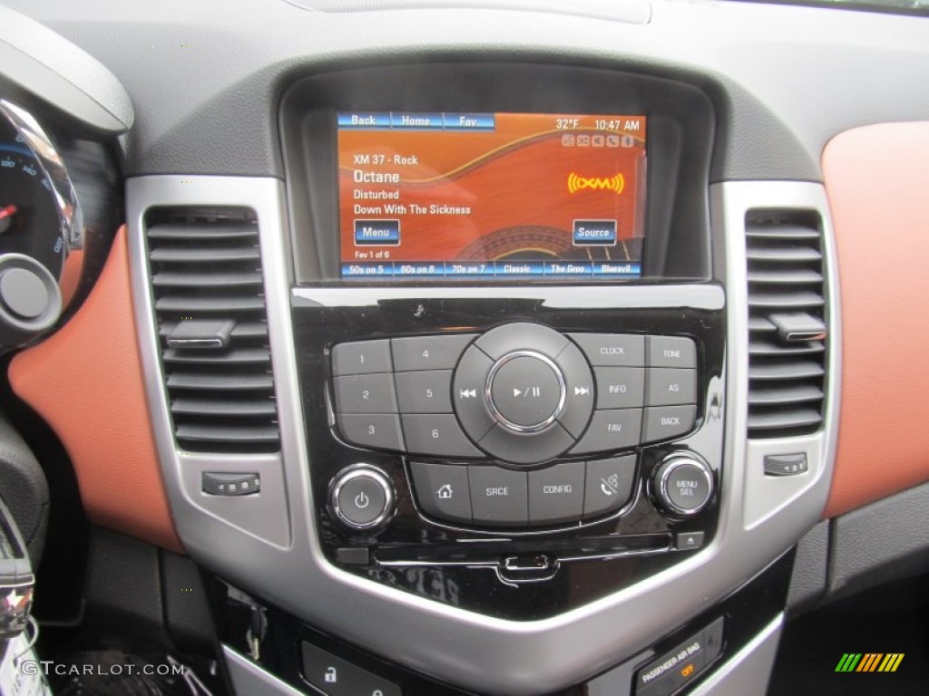 2014 Chevrolet Cruze LT Controls Photo #91556663