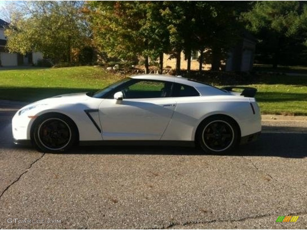 2013 GT-R Black Edition - Pearl White / Black Edition Black/Red photo #1