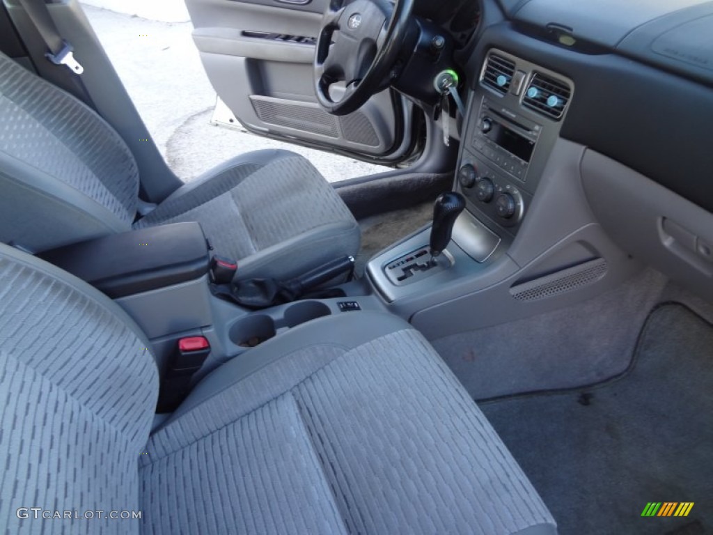Gray Interior 2004 Subaru Forester 2.5 XS Photo #91571276