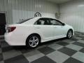 Super White - Camry SE Photo No. 7