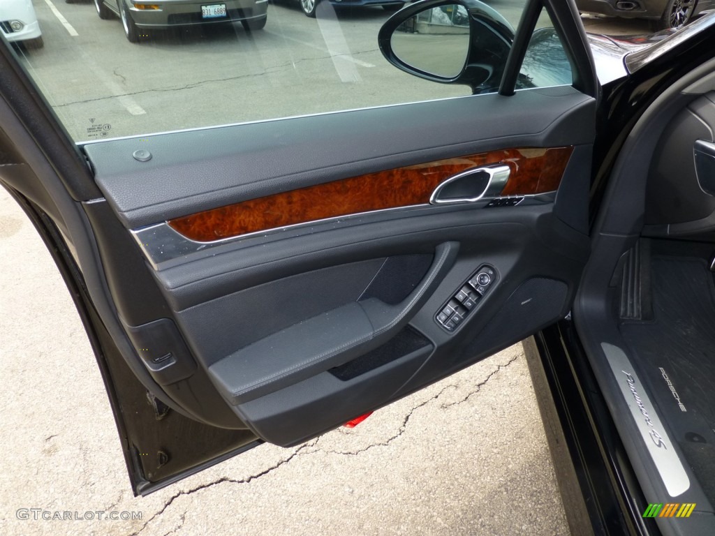 2012 Porsche Panamera 4S Door Panel Photos