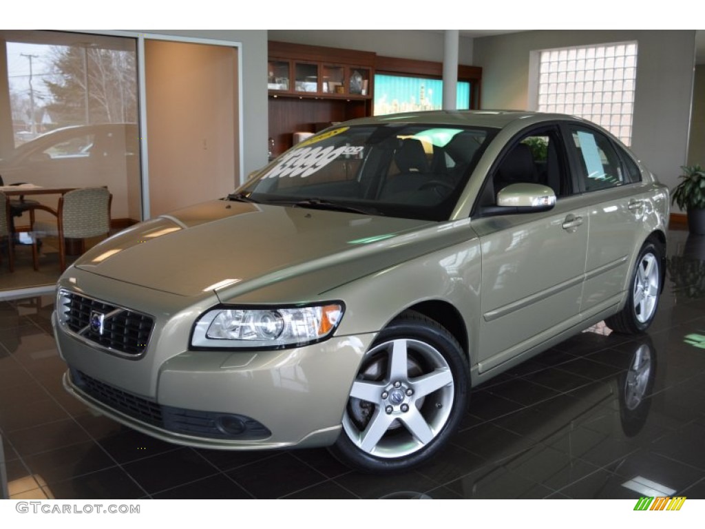 2008 S40 2.4i - Gecko Green Metallic / Off-Black photo #1
