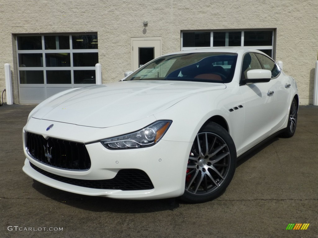 Bianco (White) Maserati Ghibli