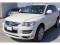 Campanella White - Touareg VR6 FSI 4XMotion Photo No. 3