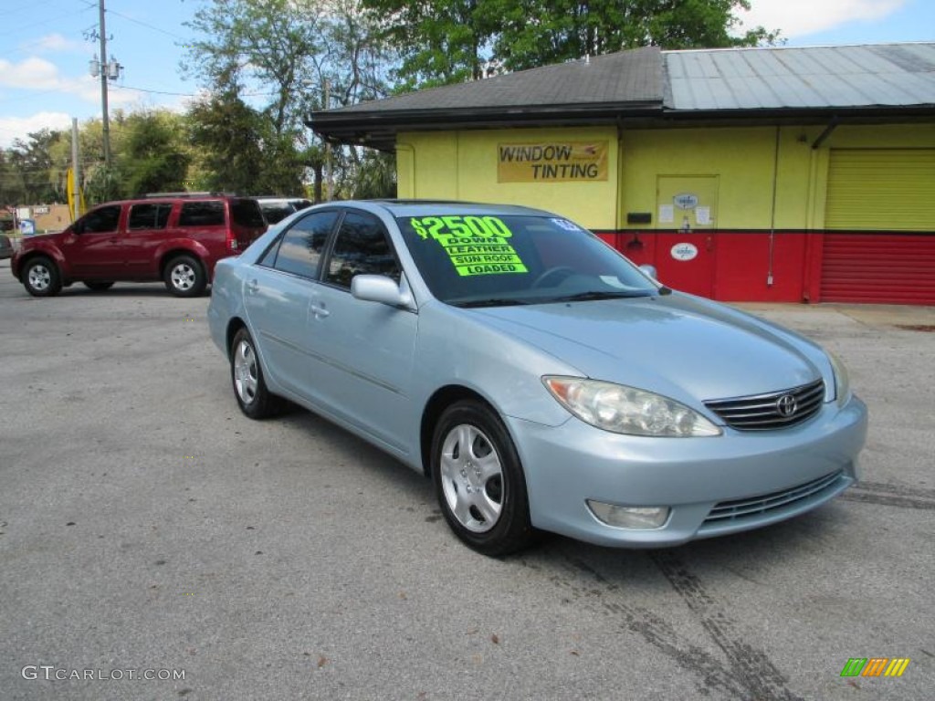 2005 Camry XLE - Sky Blue Pearl / Taupe photo #1