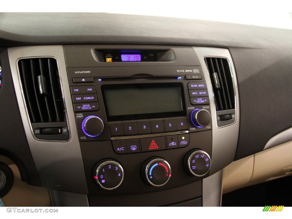 2010 Hyundai Sonata GLS Controls Photos