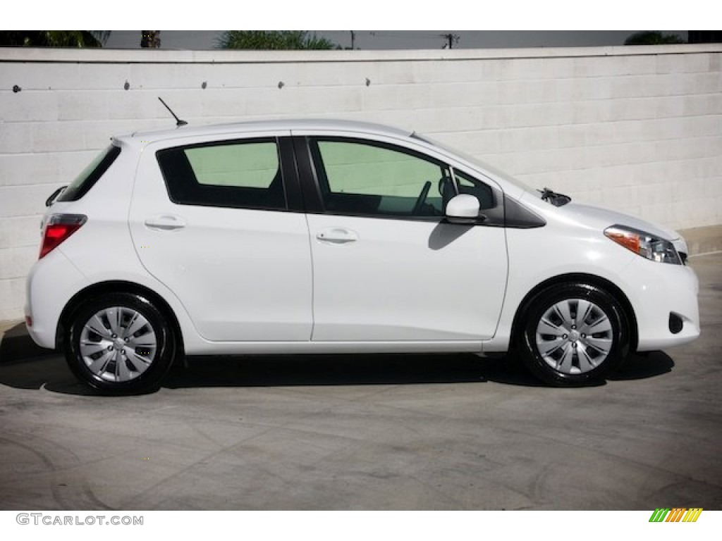 Super White 2013 Toyota Yaris LE 5 Door Exterior Photo #91607382