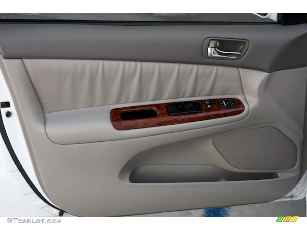 2006 Camry XLE V6 - Super White / Taupe photo #24
