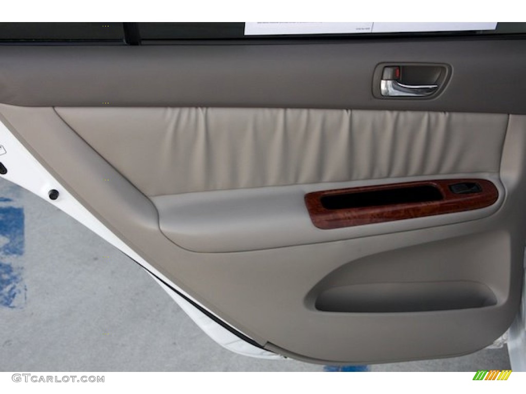2006 Camry XLE V6 - Super White / Taupe photo #25