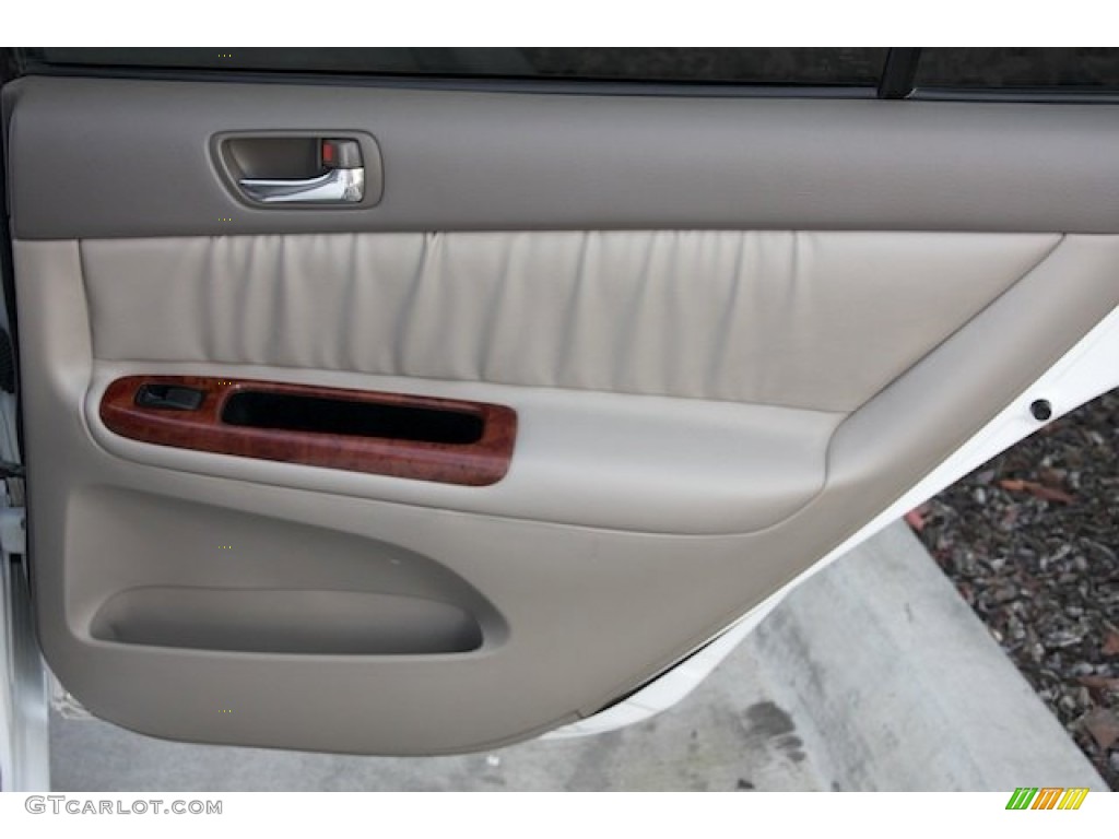 2006 Camry XLE V6 - Super White / Taupe photo #26