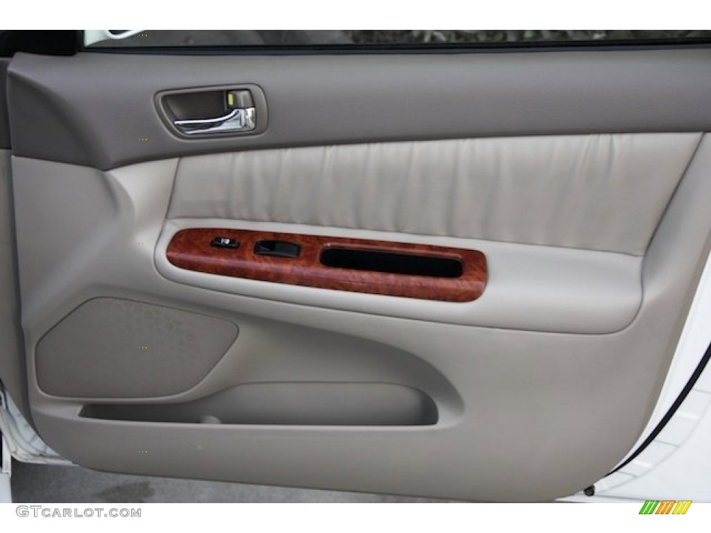 2006 Camry XLE V6 - Super White / Taupe photo #27