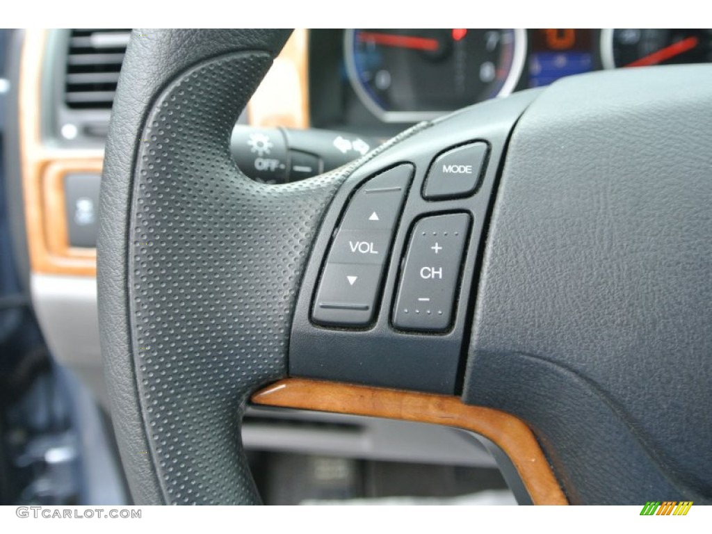 2011 Honda CR-V SE 4WD Controls Photo #91616215