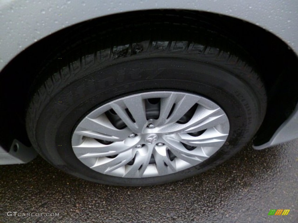 2013 Camry Hybrid LE - Classic Silver Metallic / Light Gray photo #9