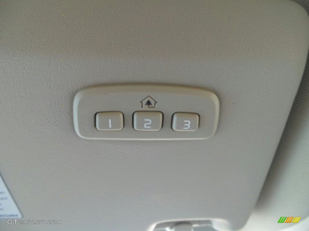 2015 Volvo XC60 T5 Drive-E Controls Photo #91623399
