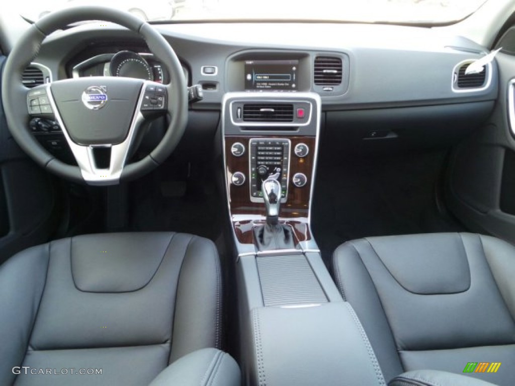 2015 Volvo V60 T5 Drive-E Off-Black Dashboard Photo #91626351