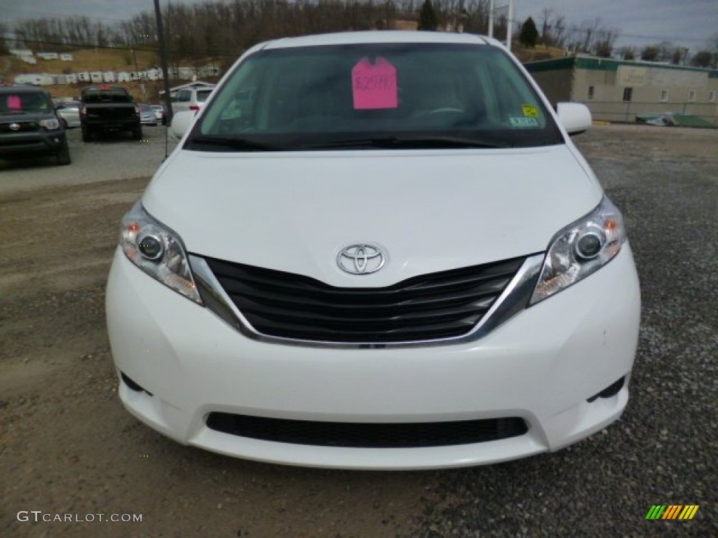 2011 Sienna LE AWD - Super White / Light Gray photo #2