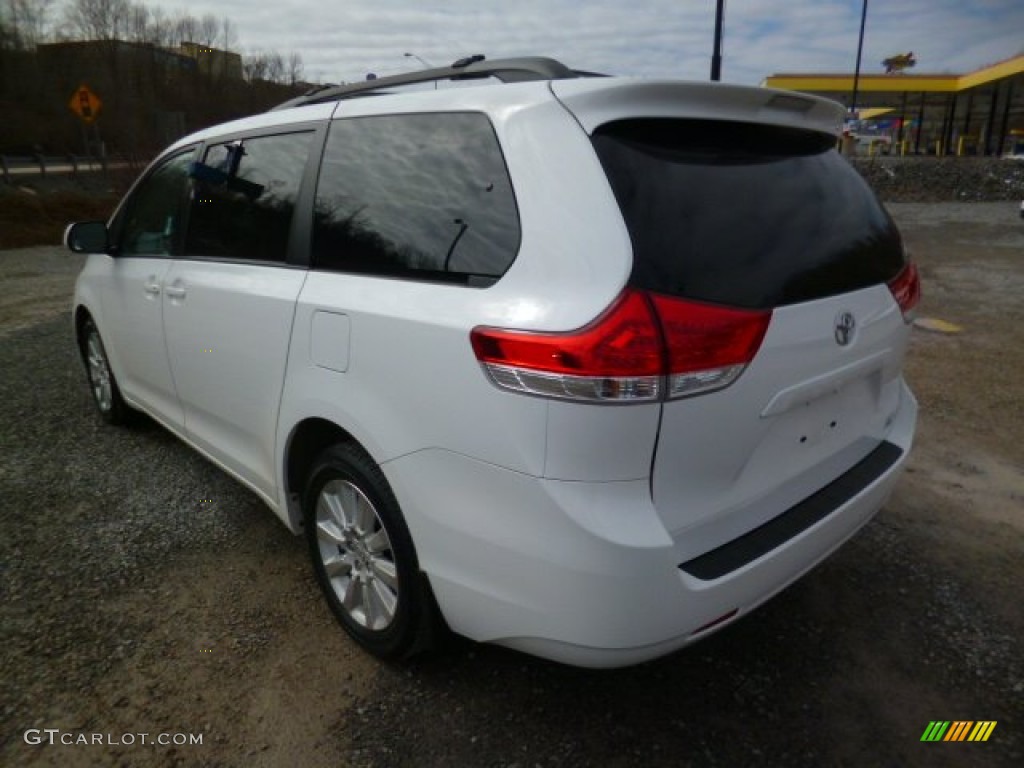 2011 Sienna LE AWD - Super White / Light Gray photo #5