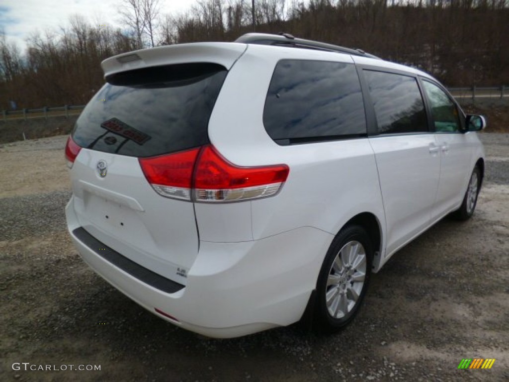 2011 Sienna LE AWD - Super White / Light Gray photo #6