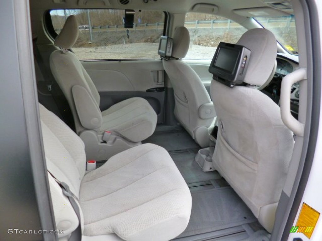 2011 Sienna LE AWD - Super White / Light Gray photo #9