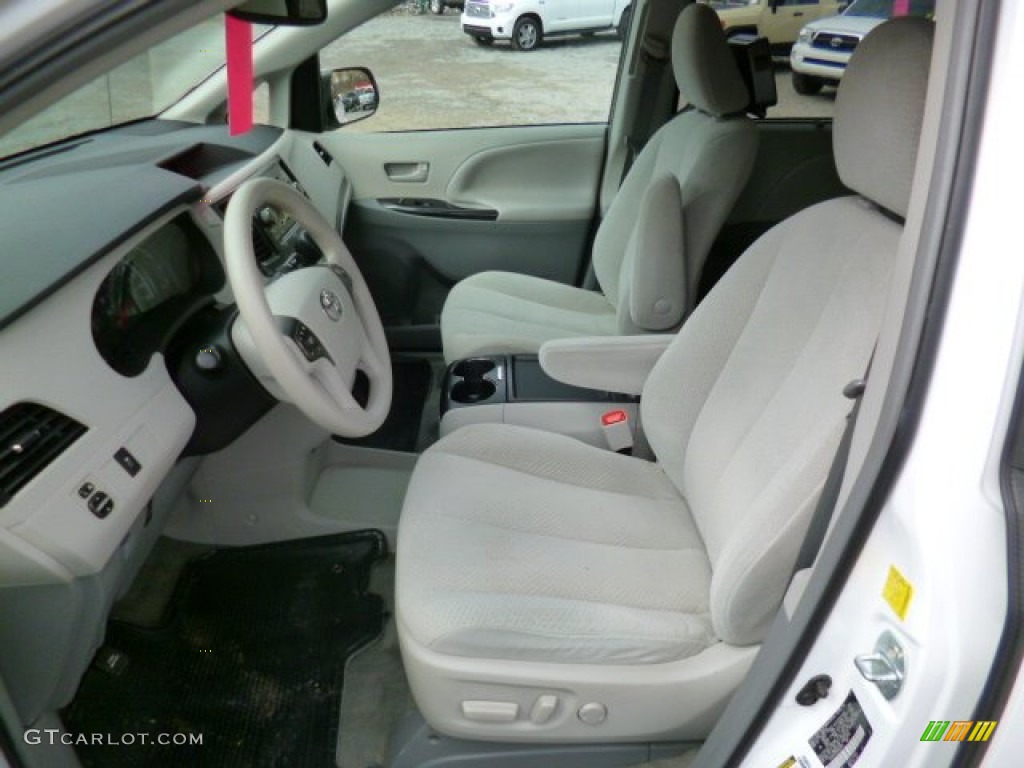 2011 Sienna LE AWD - Super White / Light Gray photo #11