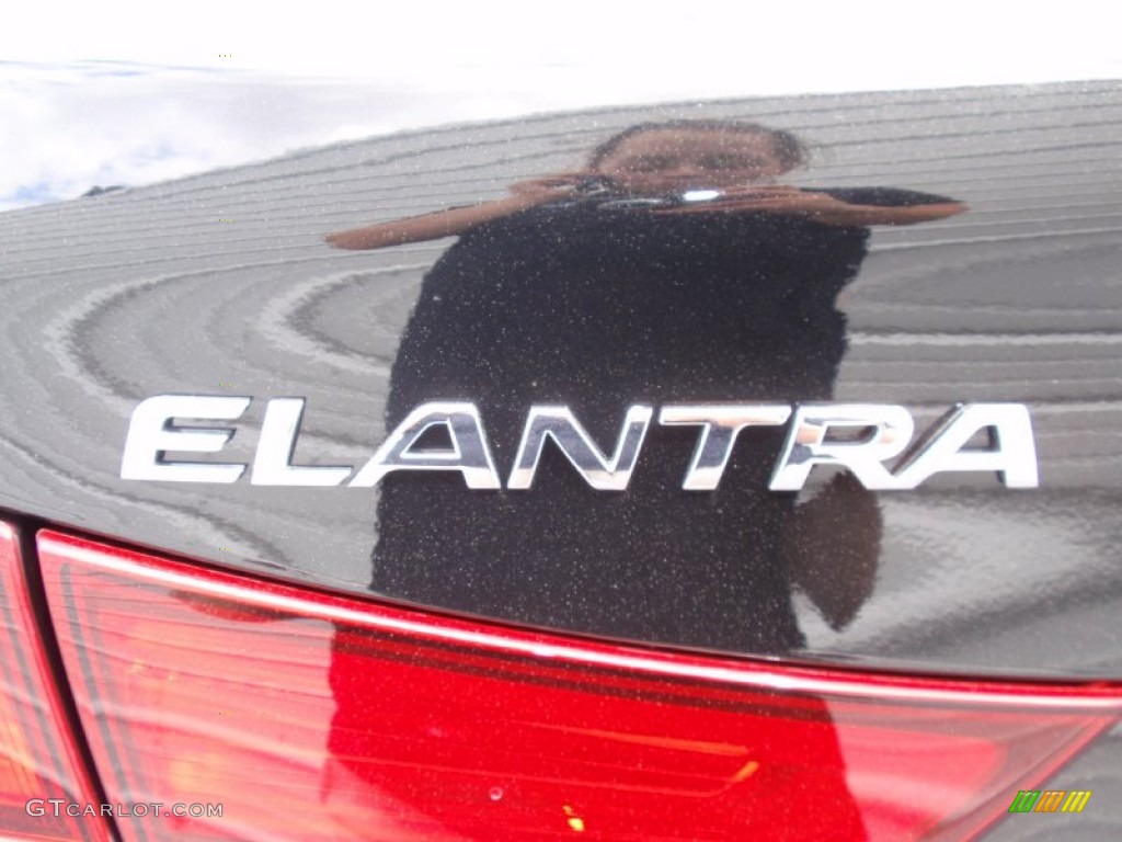 2014 Elantra SE Sedan - Black / Gray photo #14
