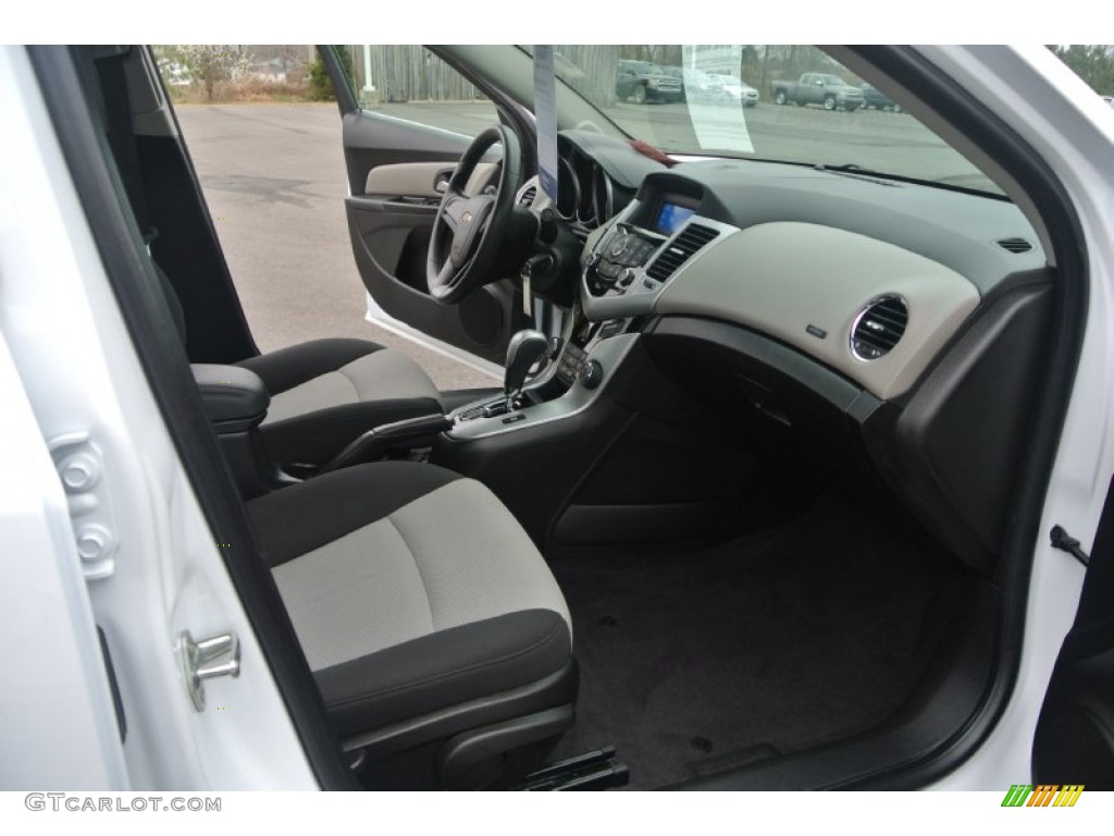 2011 Chevrolet Cruze LS Front Seat Photos