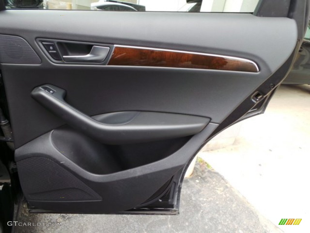 2010 Audi Q5 3.2 quattro Door Panel Photos