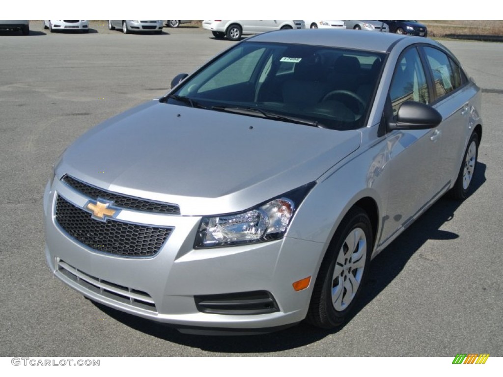 2014 Cruze LS - Silver Ice Metallic / Jet Black/Medium Titanium photo #2