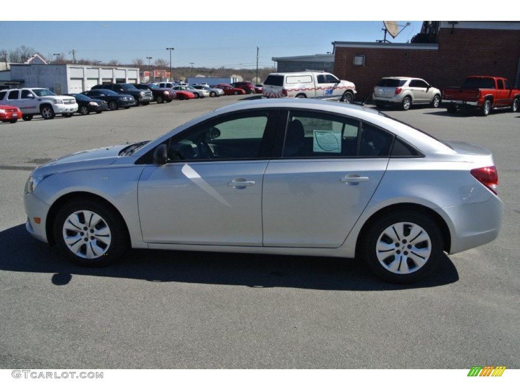 2014 Cruze LS - Silver Ice Metallic / Jet Black/Medium Titanium photo #3