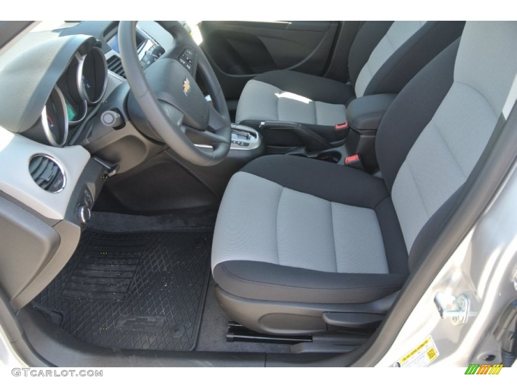 2014 Cruze LS - Silver Ice Metallic / Jet Black/Medium Titanium photo #8